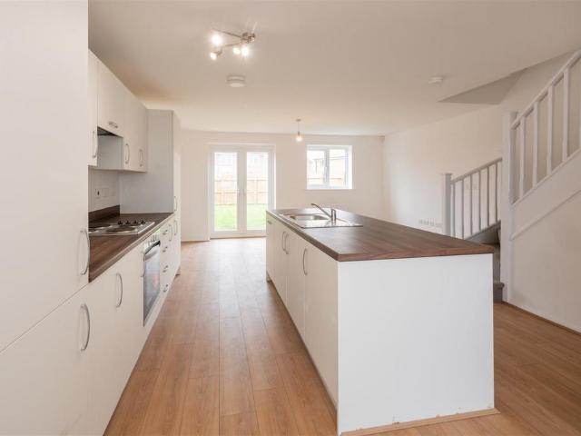 3 bedroom semi detached house to rent