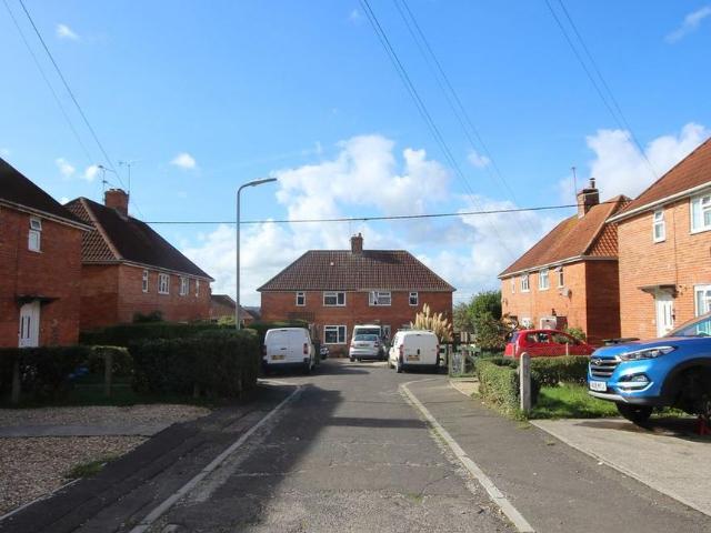 3 bedroom semi detached house to rent