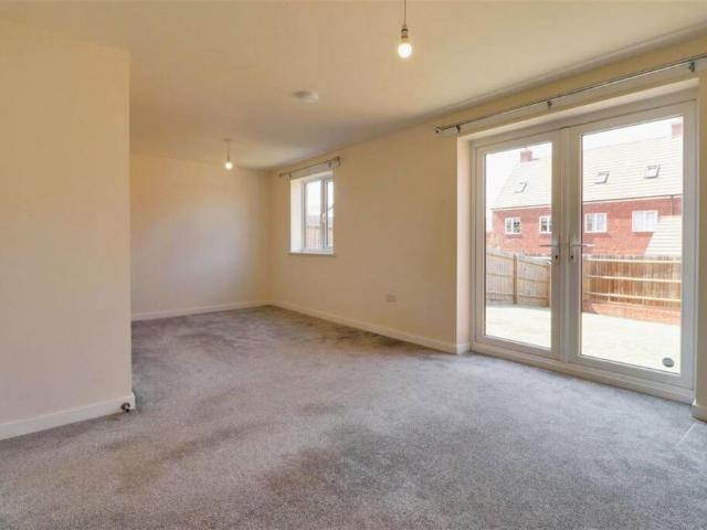 3 bedroom semi detached house to rent