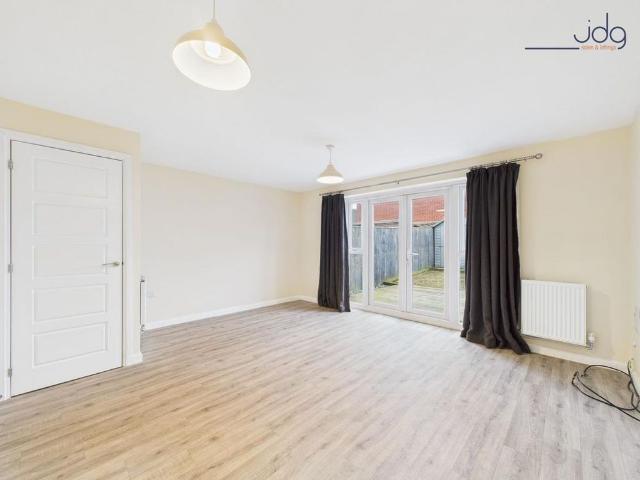 3 bedroom semi detached house to rent