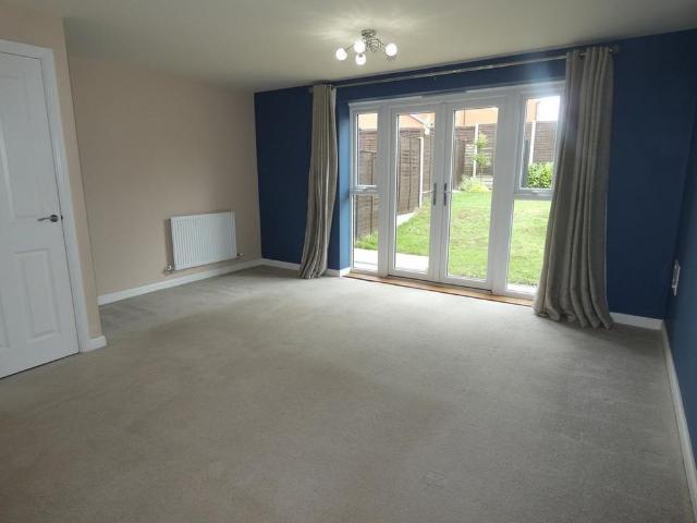 3 bedroom semi detached house to rent