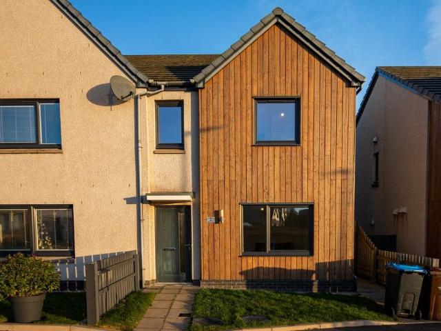 3 bedroom semi detached house to rent