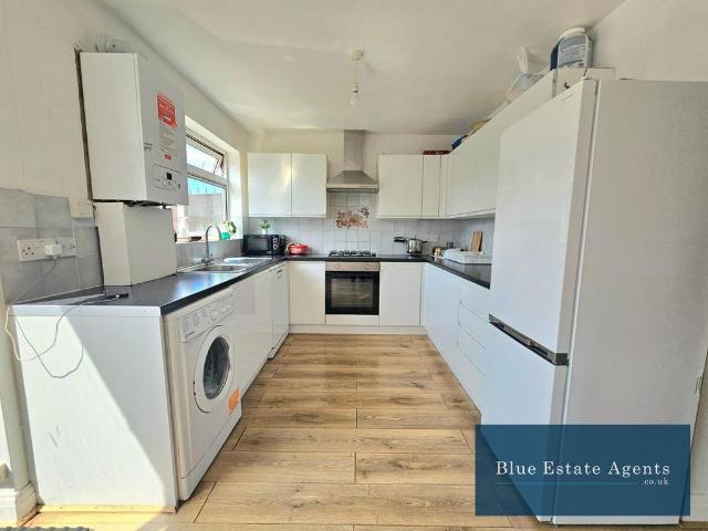 3 bedroom semi detached house to rent