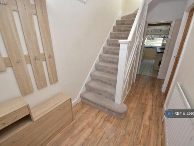 3 bedroom semi detached house to rent