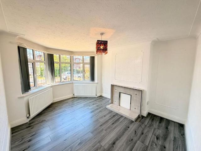 3 bedroom semi detached house to rent