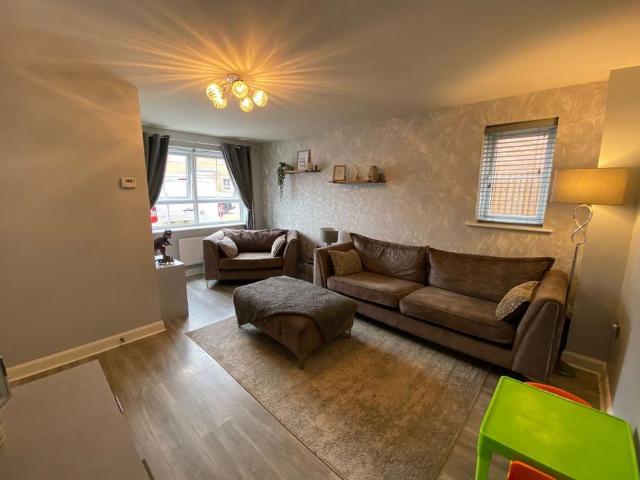 3 bedroom semi detached house to rent