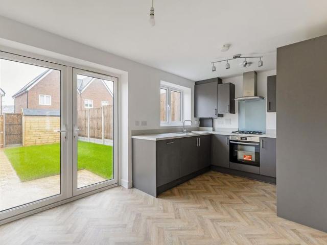 3 bedroom semi detached house to rent