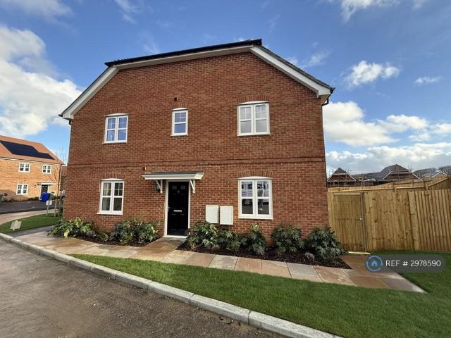 3 bedroom semi detached house to rent