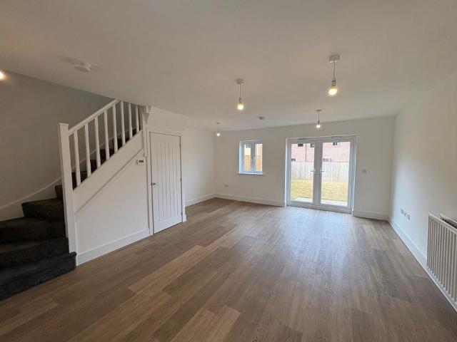 3 bedroom semi detached house to rent