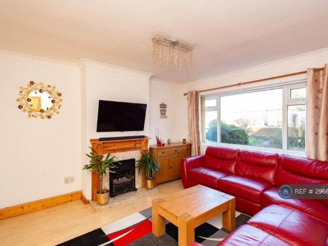 3 bedroom semi detached house to rent