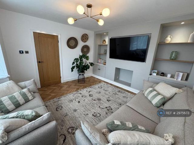 3 bedroom semi detached house to rent