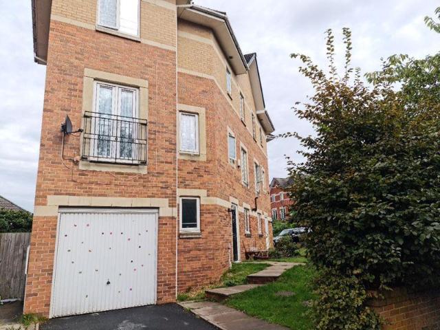 3 bedroom semi detached house to rent