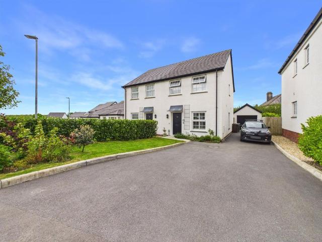 3 bedroom semi detached house to rent