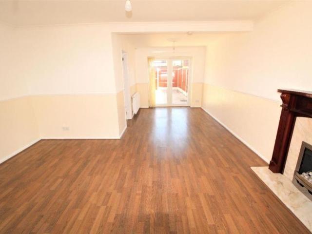 3 bedroom semi detached house to rent