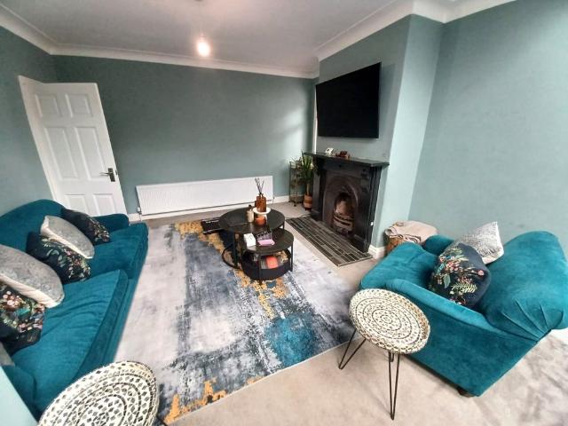 3 bedroom semi detached house to rent
