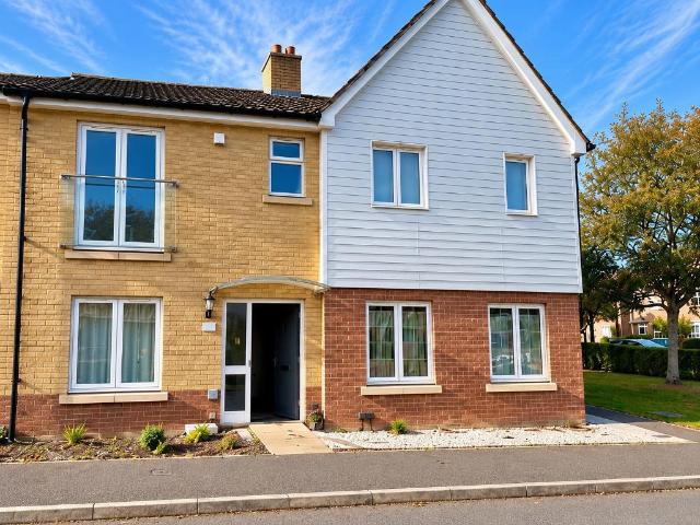 3 Bedroom Semi Detached House To Rent