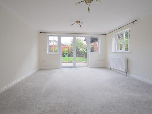 3 bedroom semi detached house to rent