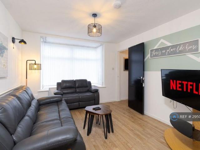 3 bedroom semi detached house to rent