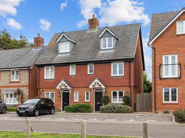 3 bedroom semi detached house to rent