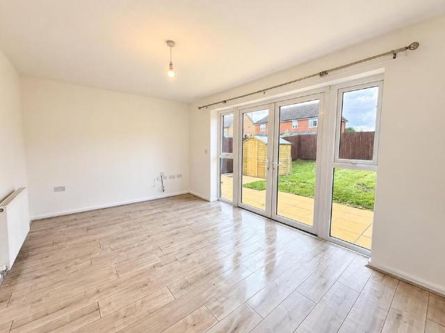 3 bedroom semi detached house to rent