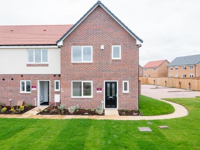 3 bedroom semi detached house to rent