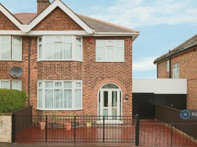 3 bedroom semi detached house to rent