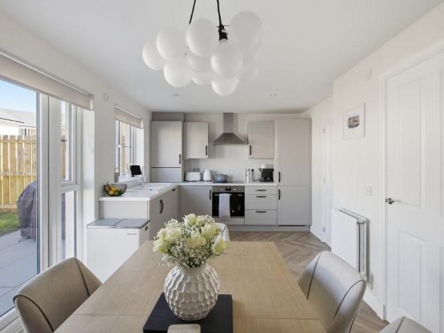 3 bedroom semi detached house to rent