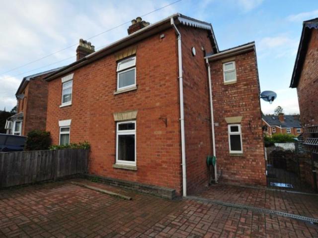 3 bedroom semi detached house to rent
