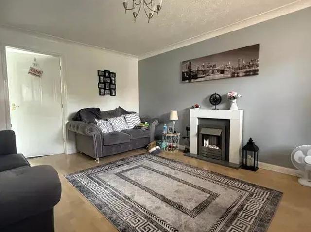 3 bedroom semi detached house to rent