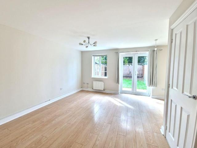 3 bedroom semi detached house to rent