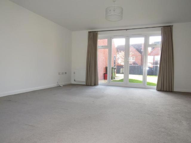 3 bedroom semi detached house to rent