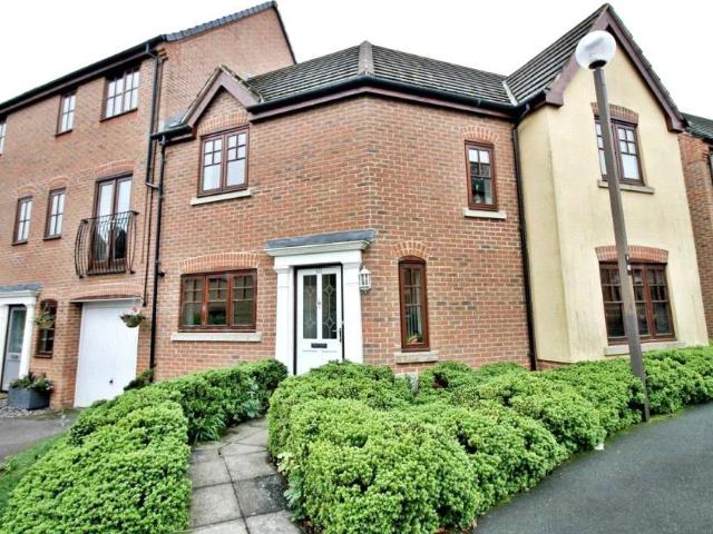 3 bedroom semi detached house to rent