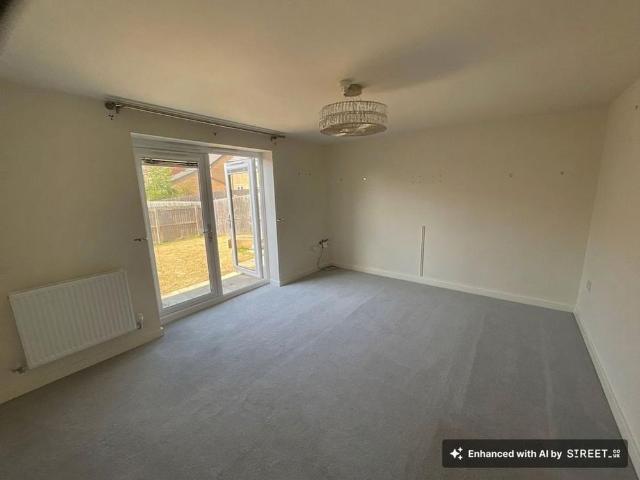 3 bedroom semi detached house to rent