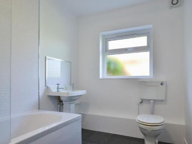3 bedroom semi detached house to rent