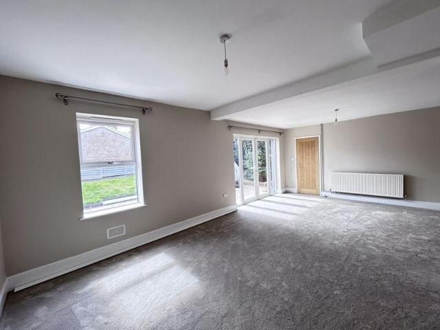 3 bedroom semi detached house to rent
