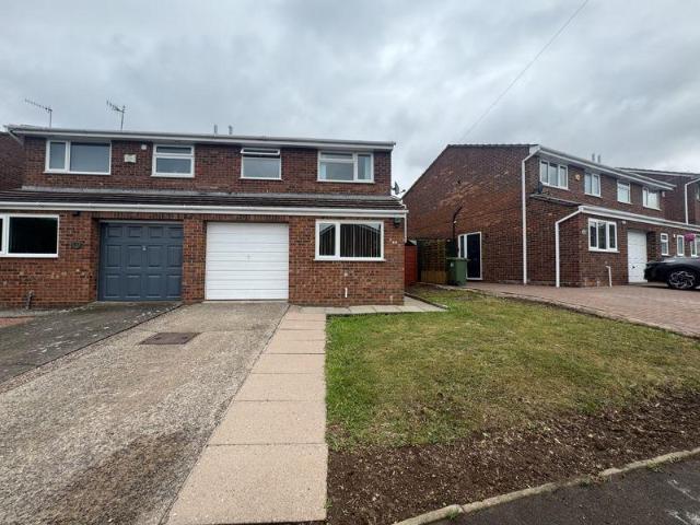 3 bedroom semi detached house to rent