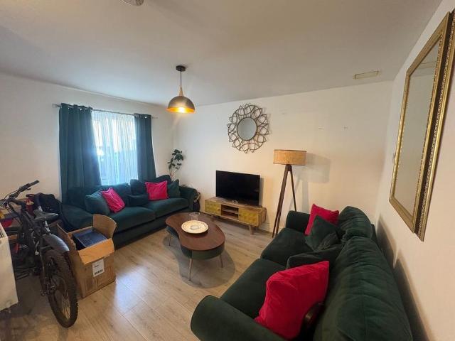 3 bedroom semi detached house to rent