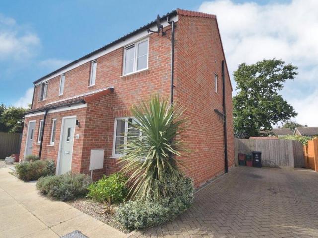 3 bedroom semi detached house to rent