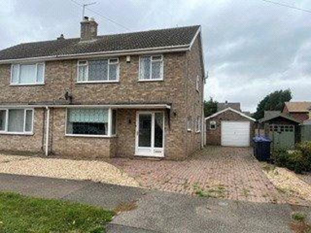 3 bedroom semi detached house to rent