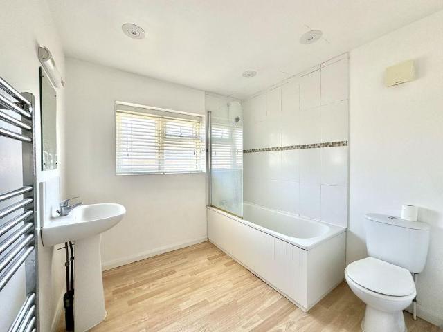 3 bedroom semi detached house to rent