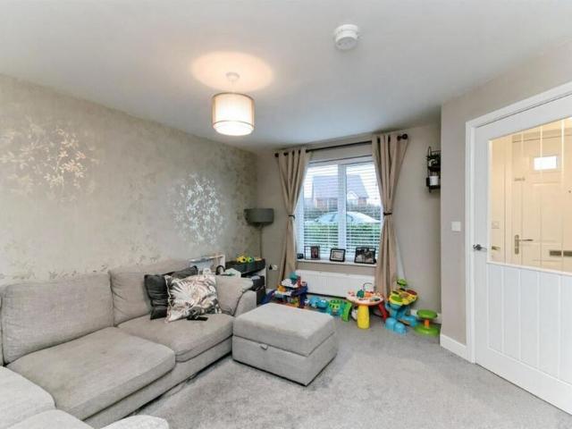 3 bedroom semi detached house to rent