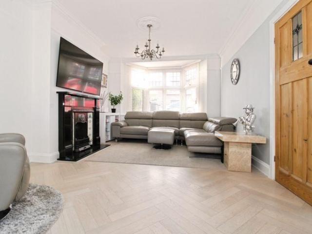 3 bedroom semi detached house to rent