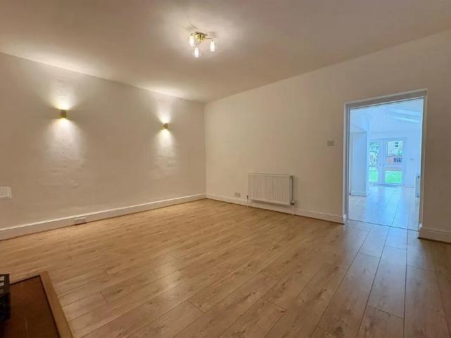 3 bedroom semi detached house to rent
