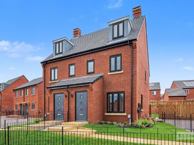 3 bedroom semi detached house to rent