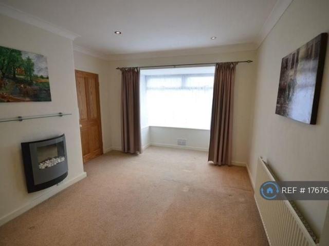 3 bedroom semi detached house to rent