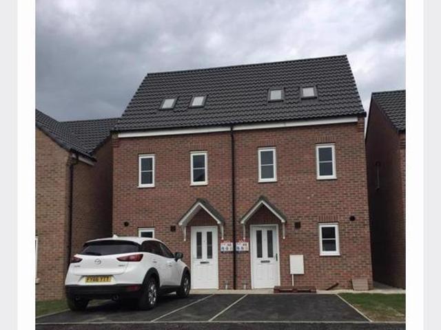3 bedroom semi detached house to rent