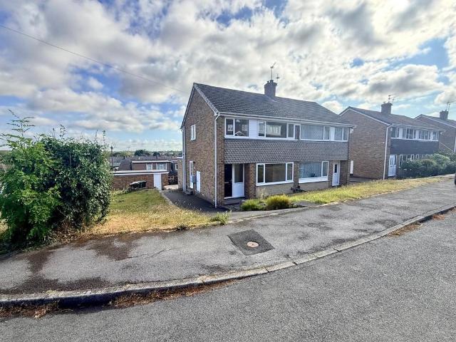 3 bedroom semi detached house to rent