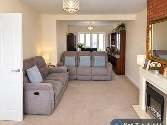 3 bedroom semi detached house to rent