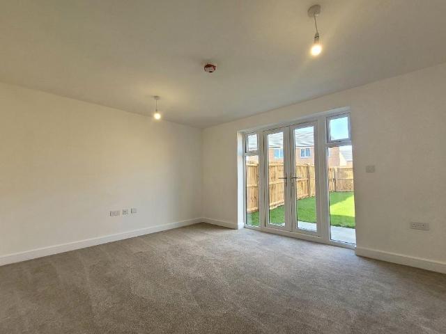 3 bedroom semi detached house to rent