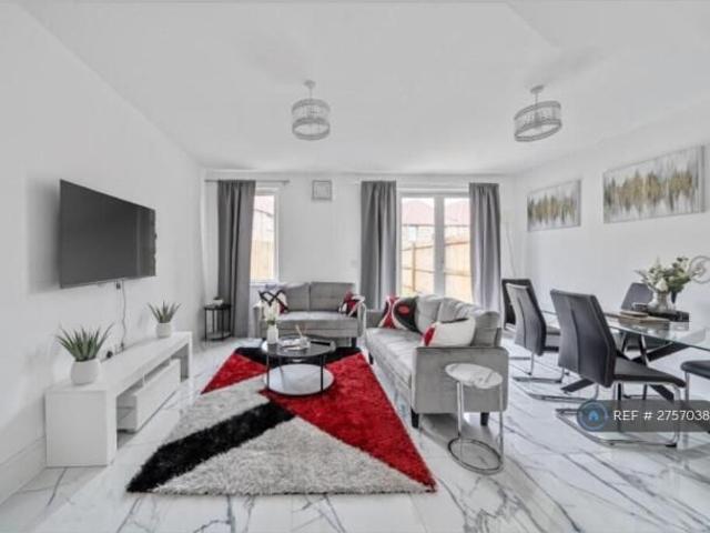 3 bedroom semi detached house to rent